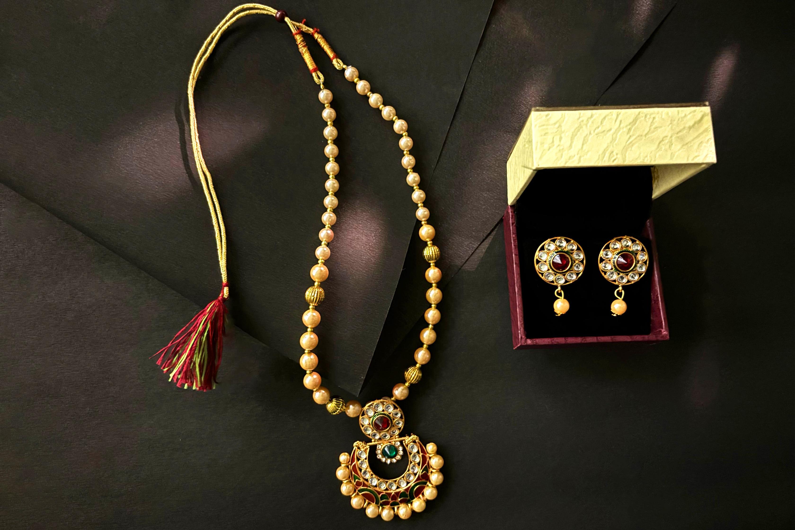 Kundan Moti Necklace Set