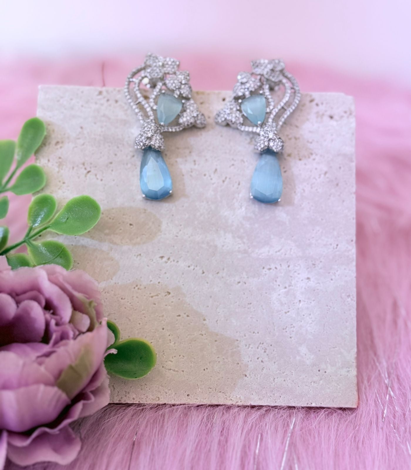 Noor Élan Dangler Earring