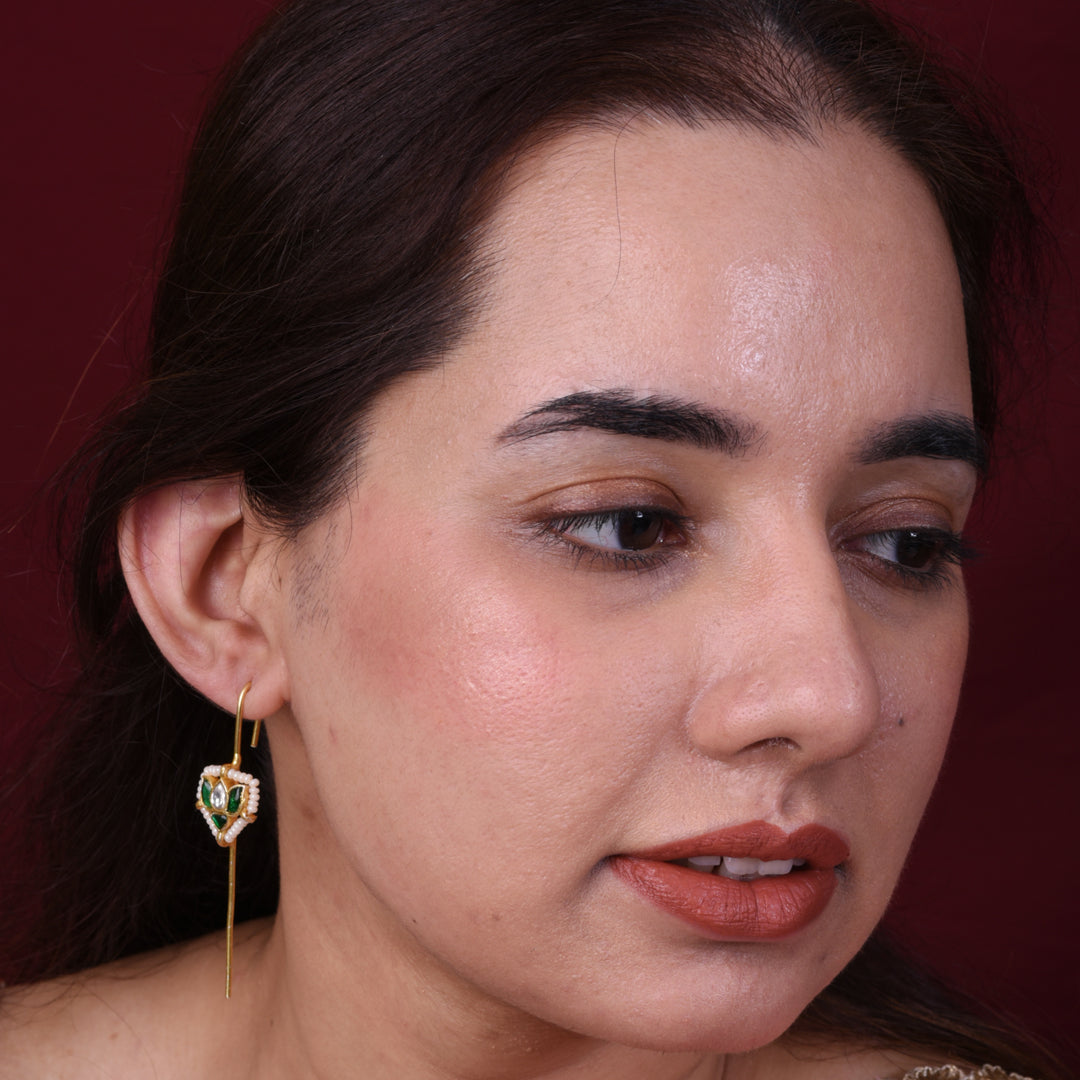 Noor Pushp Needle Earcuff