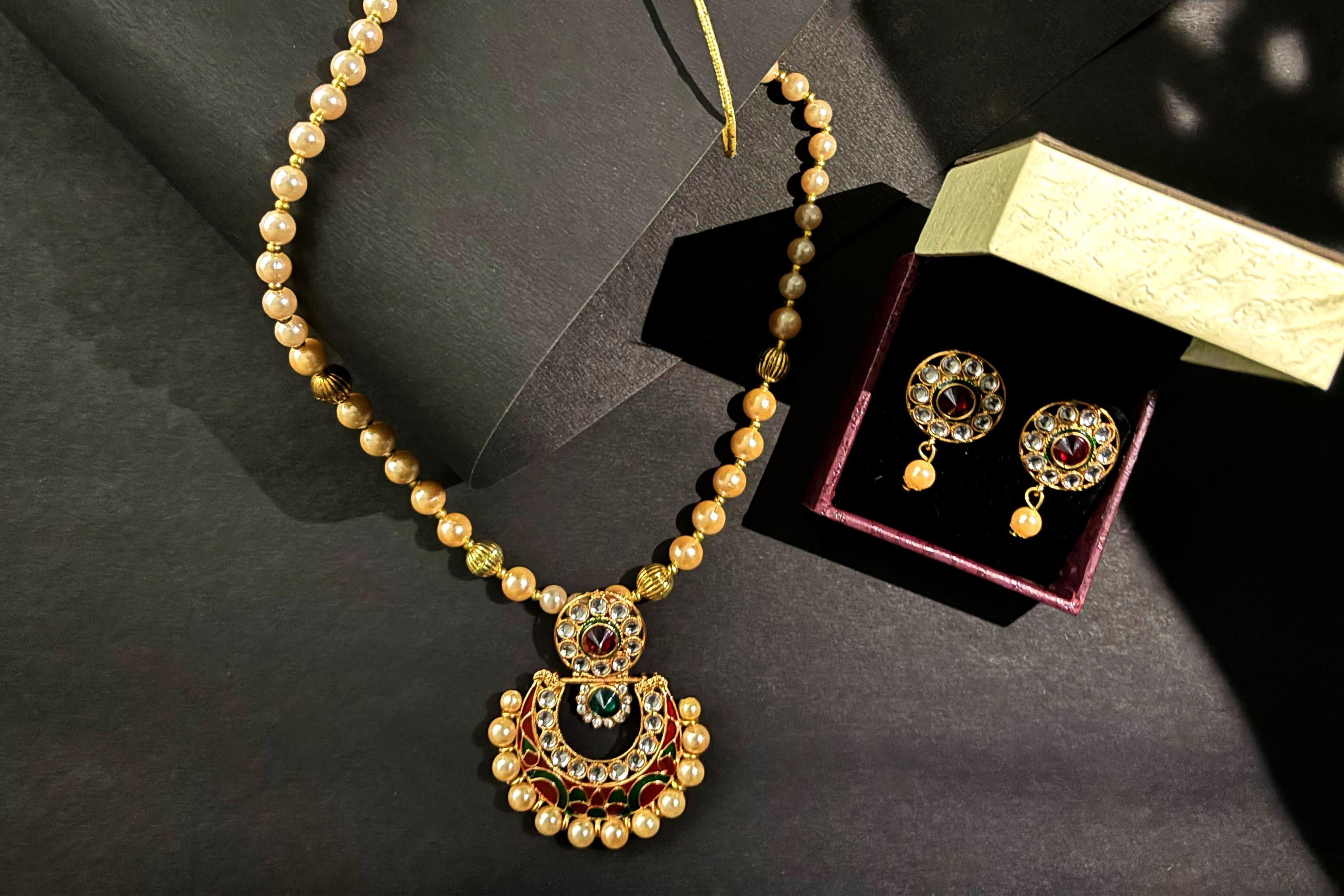 Kundan Moti Necklace Set