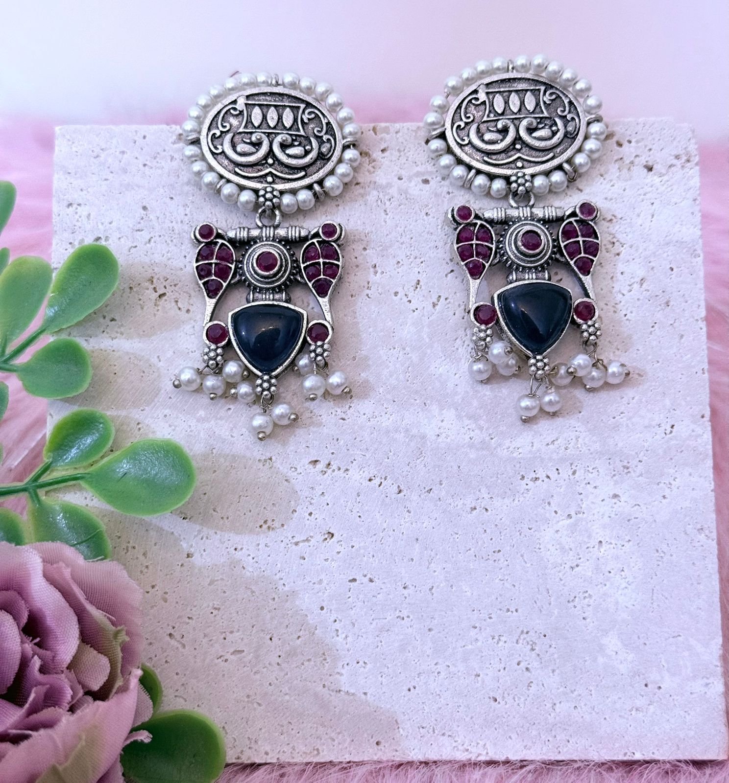 Rajputana Pearl-Trim Dangler