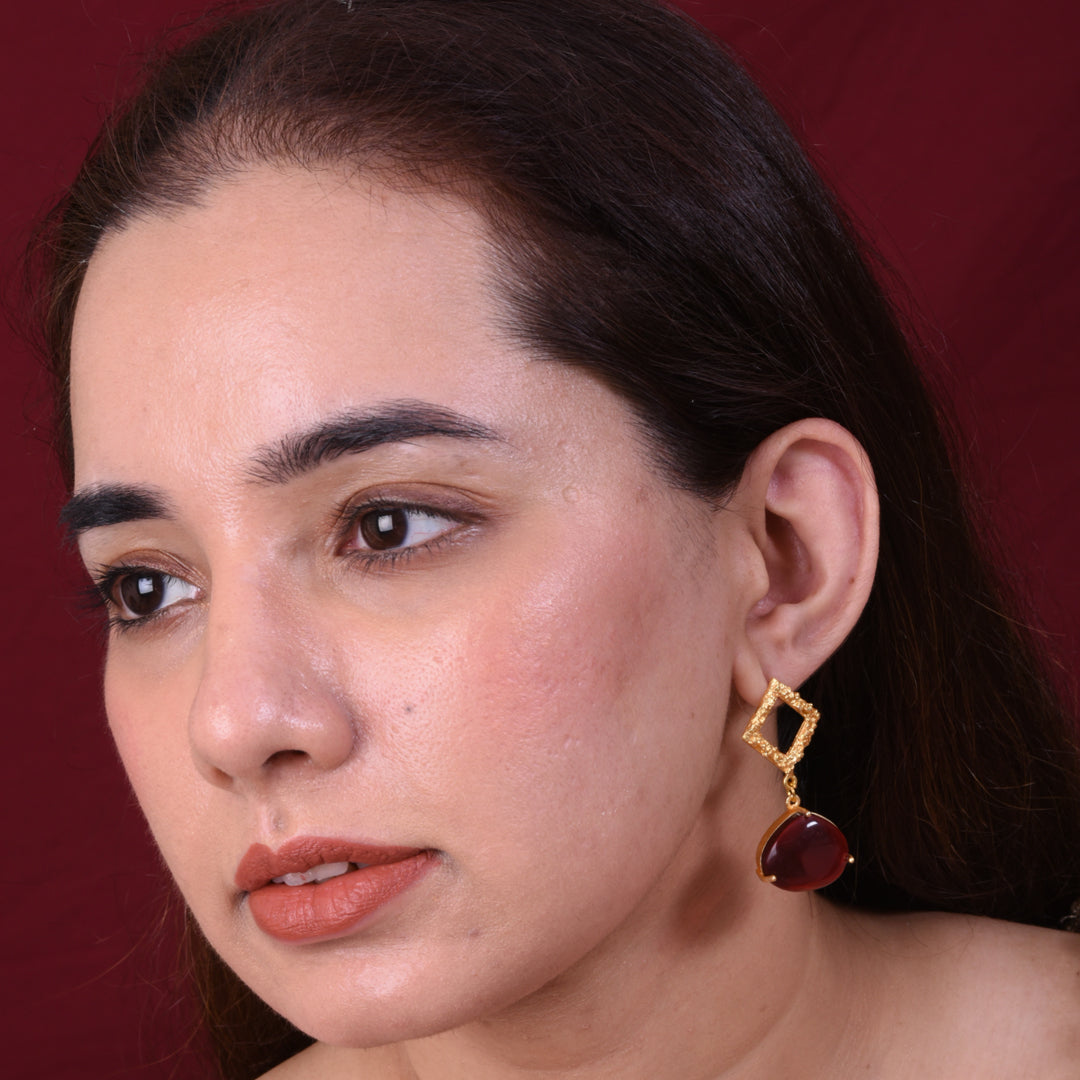 Rouge Dangler Earring
