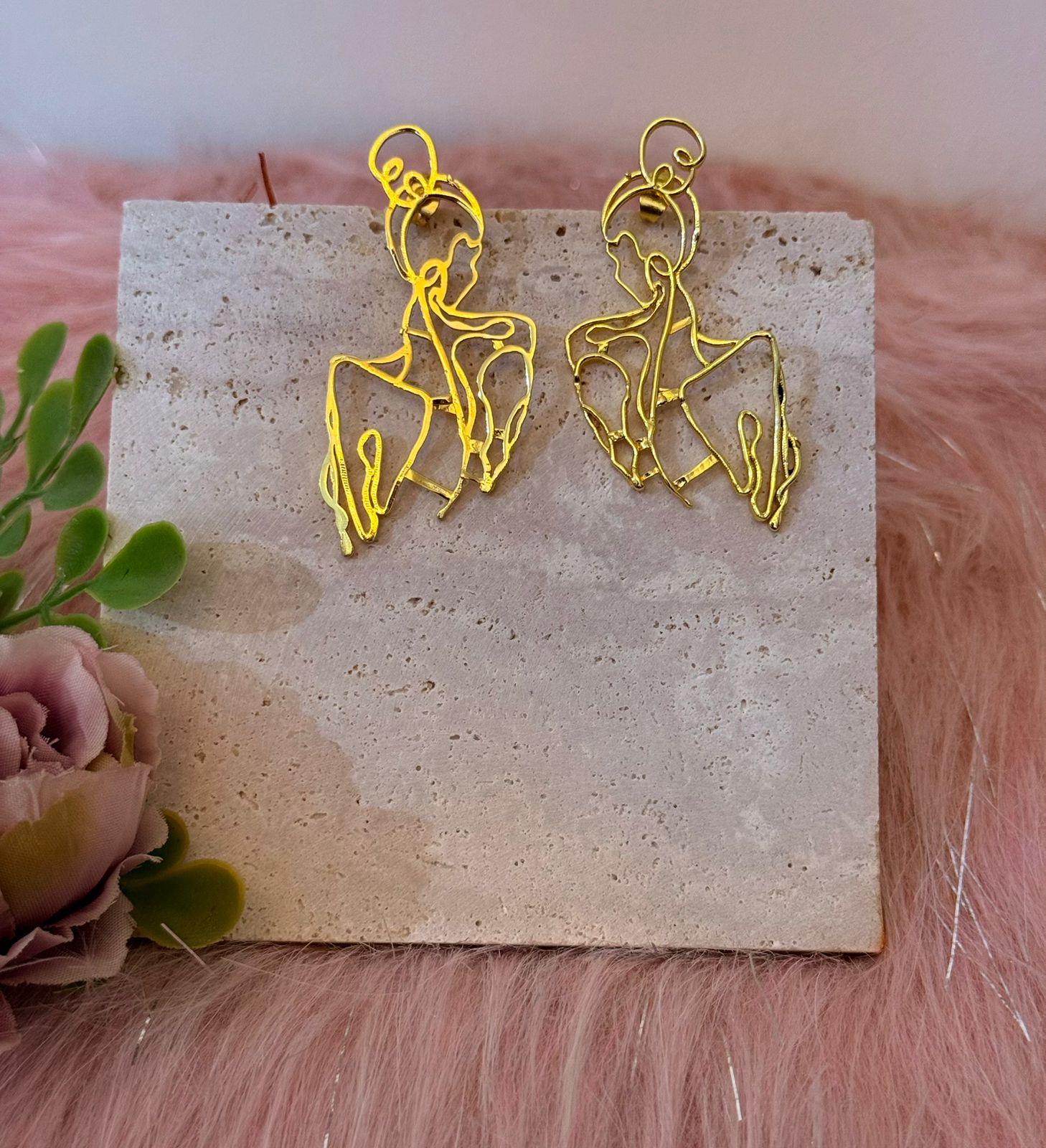 The Chic Bun Muse Dangler Earring