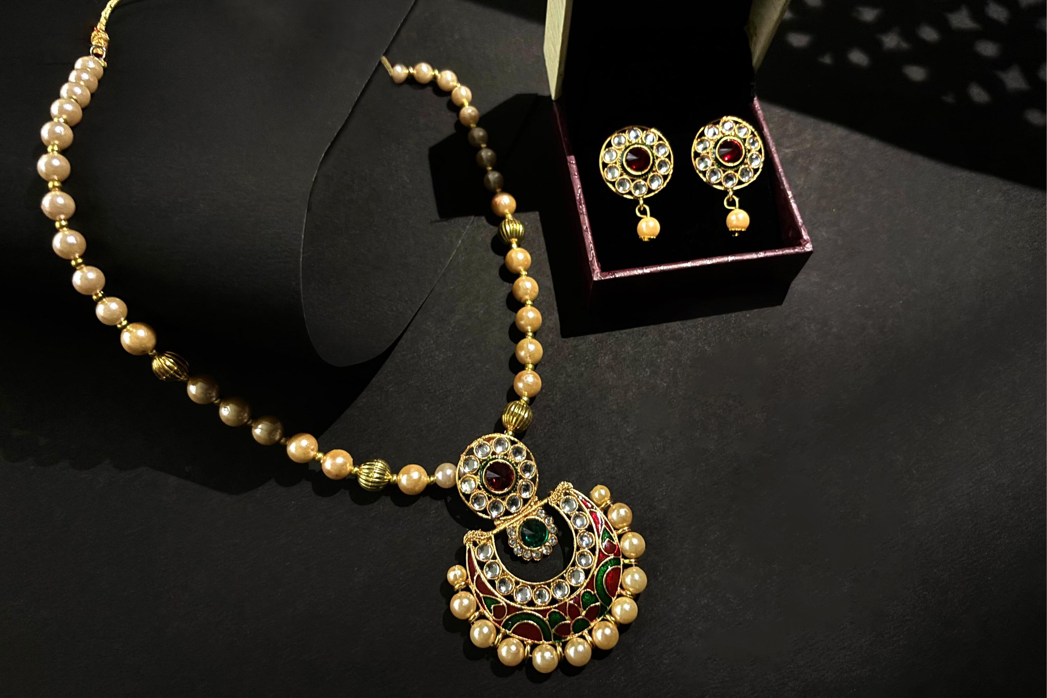 Kundan Moti Necklace Set
