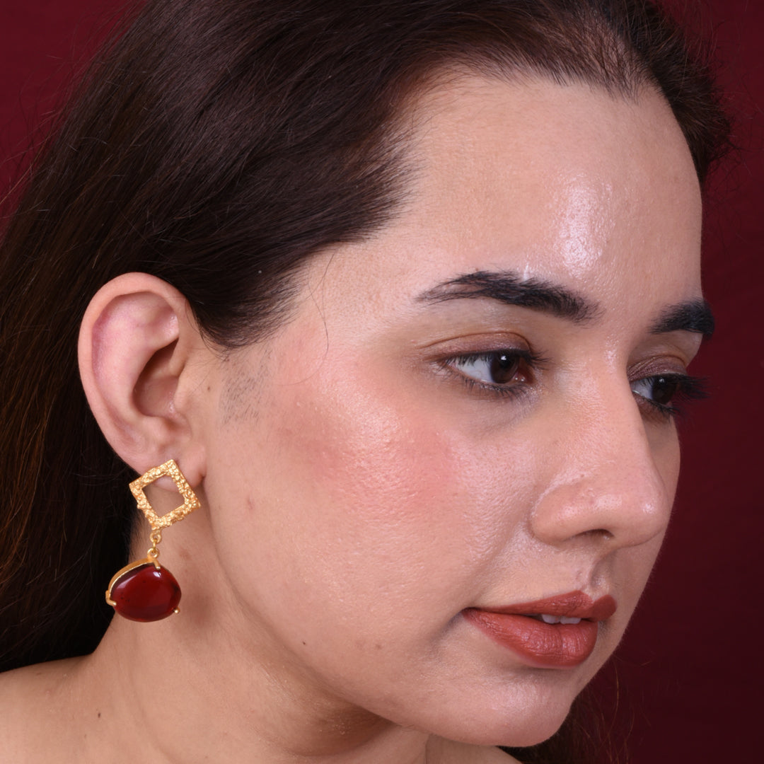 Rouge Dangler Earring