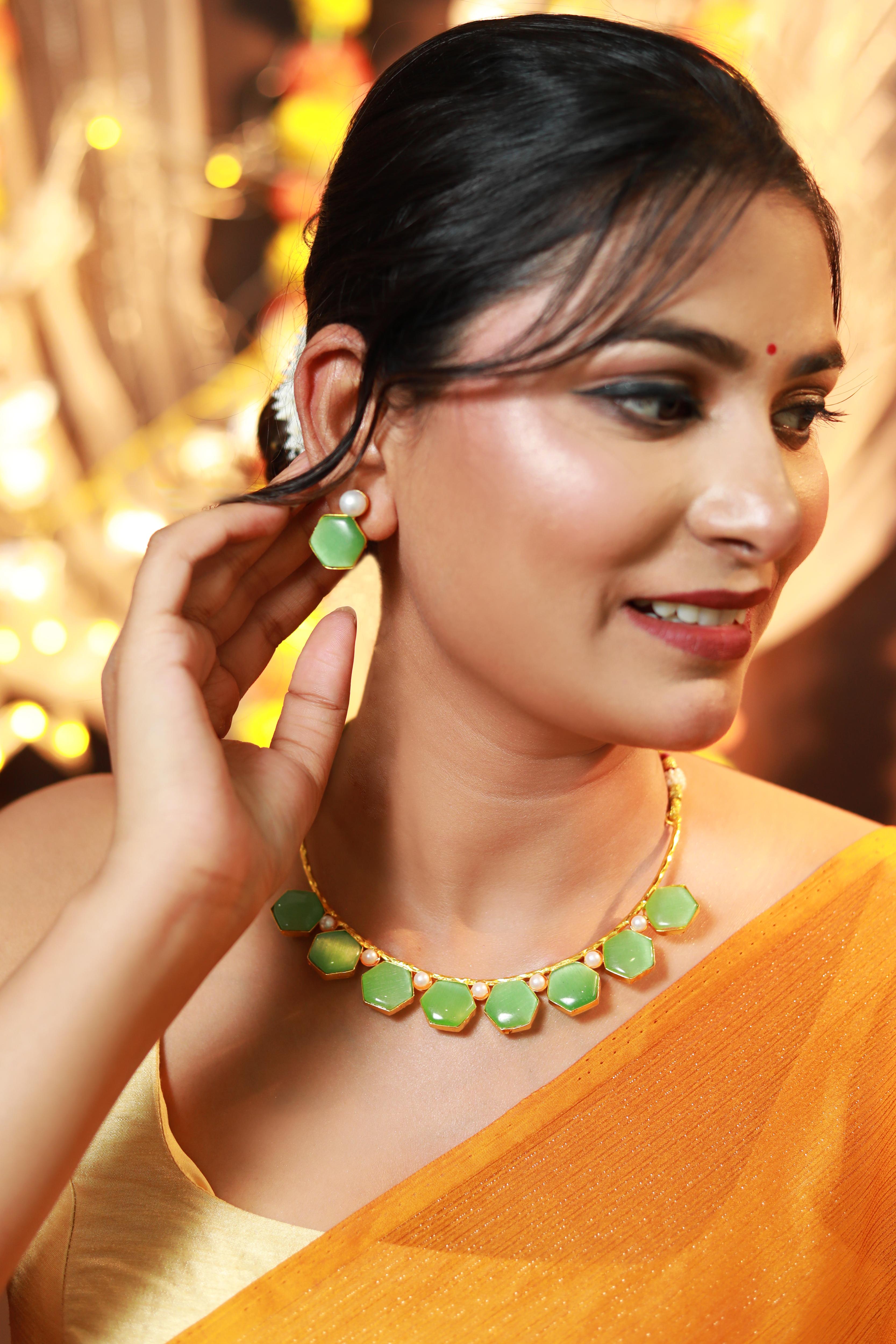 Manasvini Glow Necklace Set