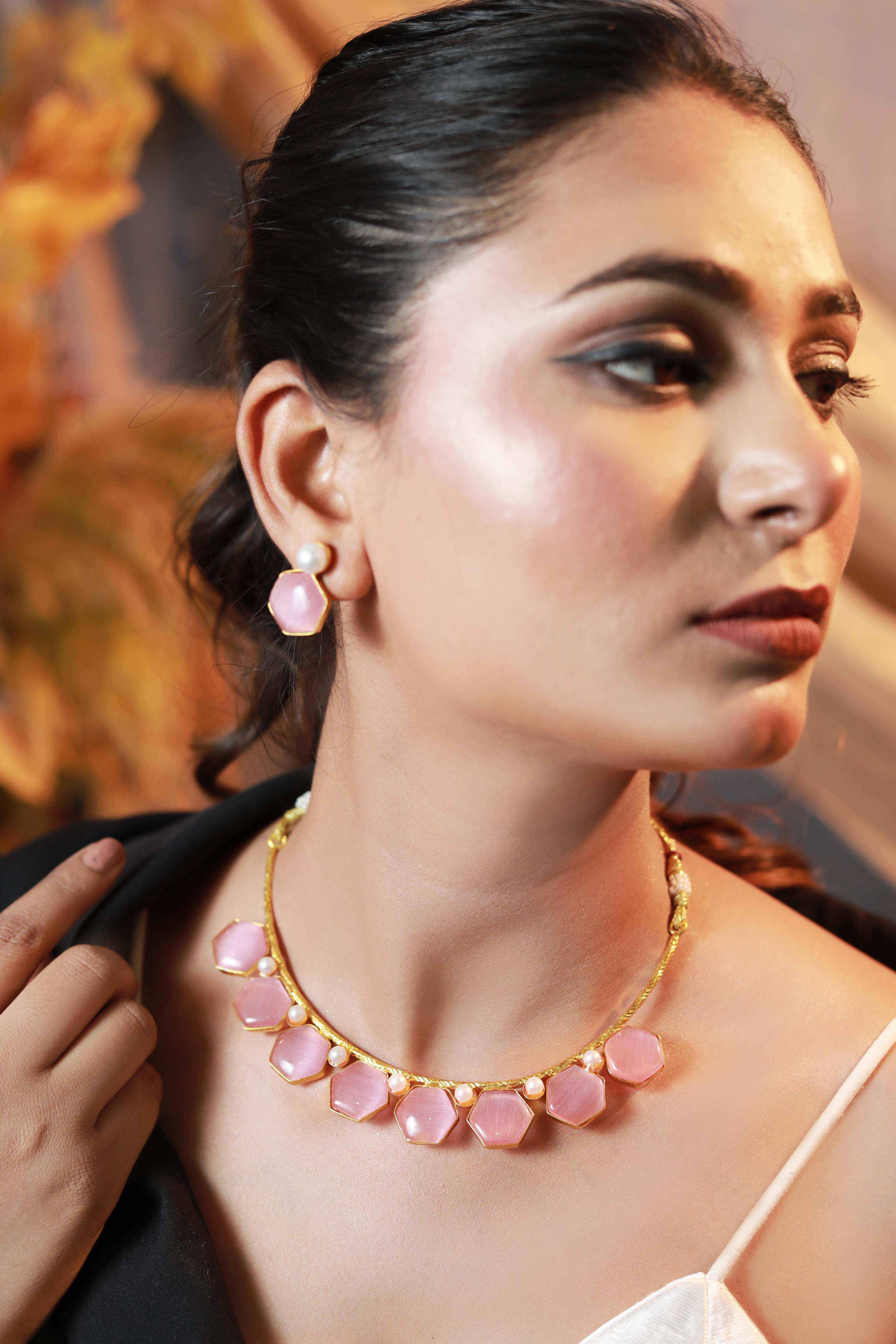 Manasvini Glow Necklace Set