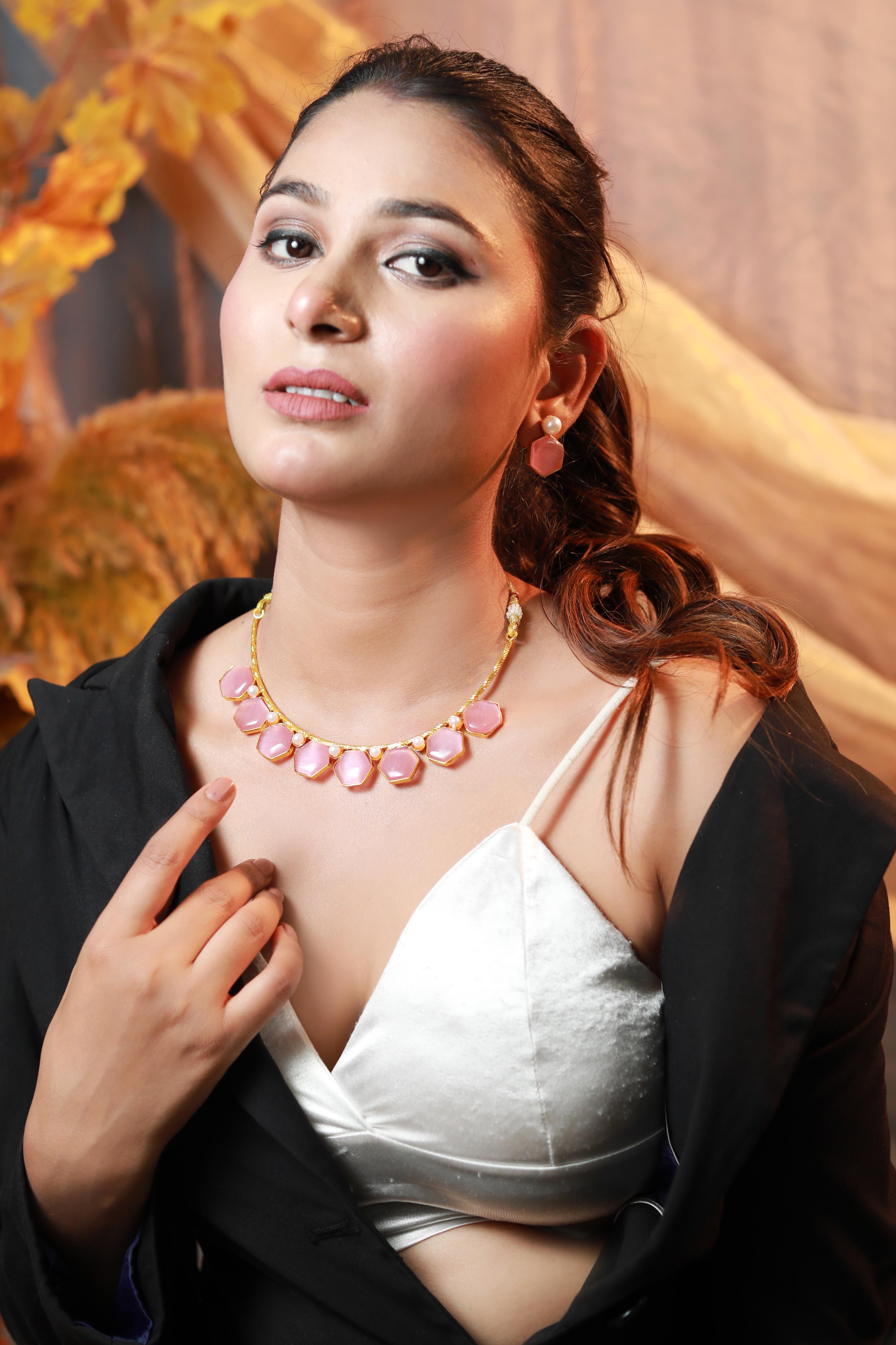 Manasvini Glow Necklace Set
