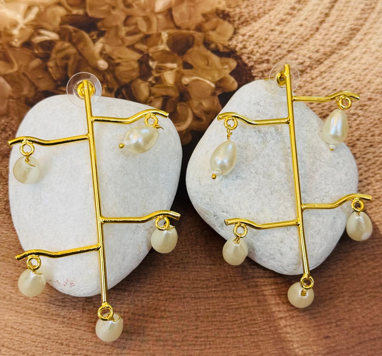 Pearl Vine Dangler Earring