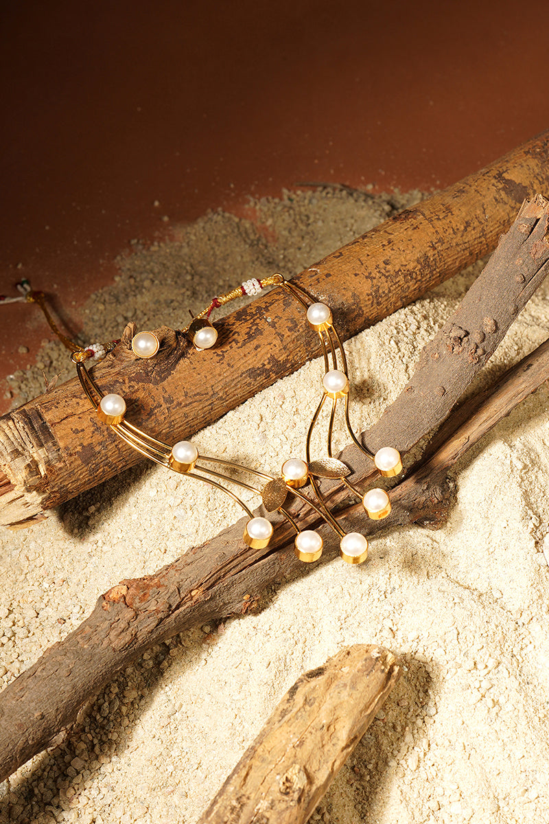 Saumya Pearl Arc Necklace